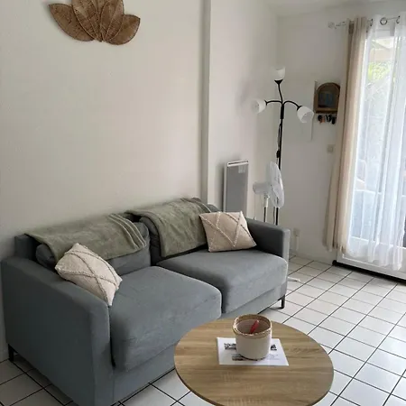 Maison Mitoyenne Dans Avec Piscine *