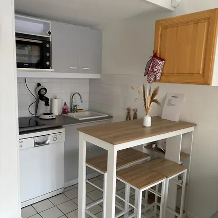 Maison Mitoyenne Dans Avec Piscine Nyaraló