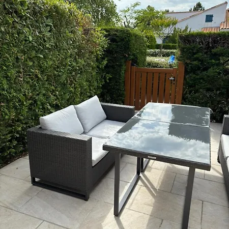 Maison Mitoyenne Dans Avec Piscine Nyaraló