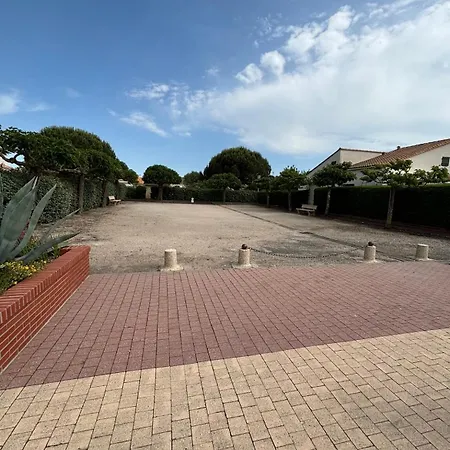 Maison Mitoyenne Dans Avec Piscine Nyaraló *