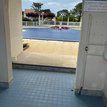 Nyaraló Maison Mitoyenne Dans Avec Piscine *